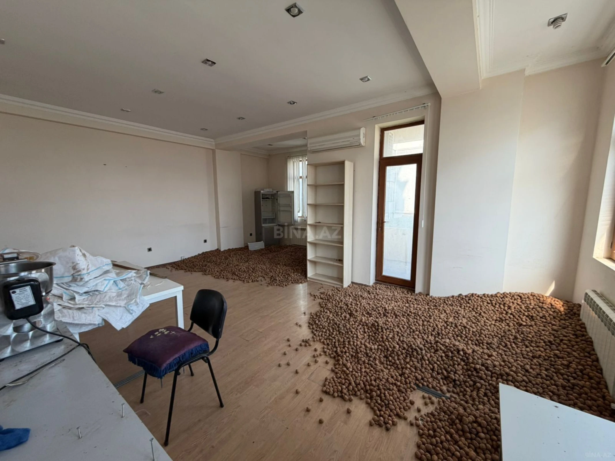 Satılır 4 otaqlı mənzil 135 m²