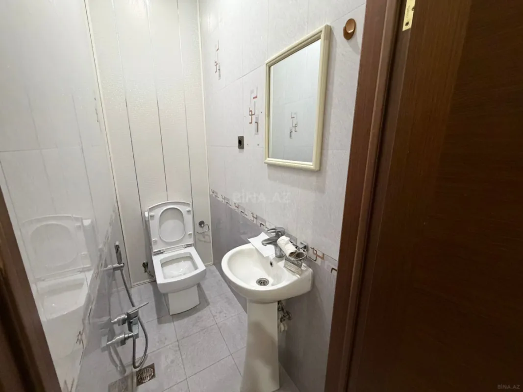Satılır 4 otaqlı mənzil 135 m²