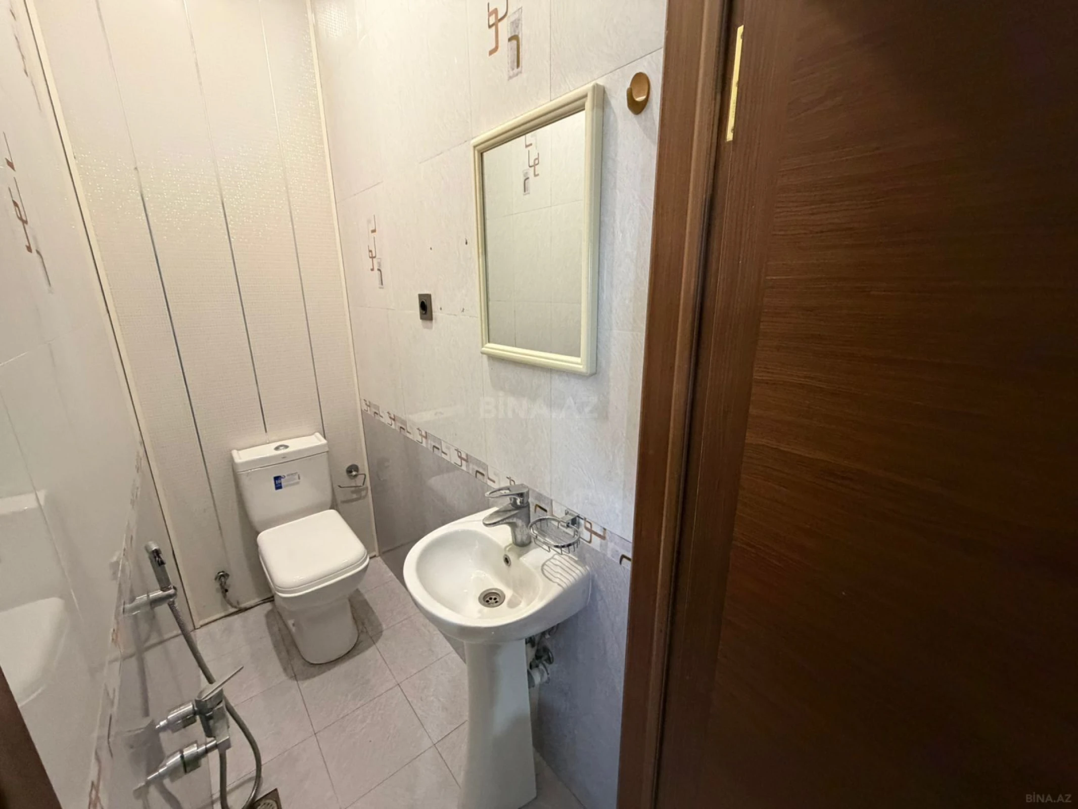 Satılır 4 otaqlı mənzil 135 m²