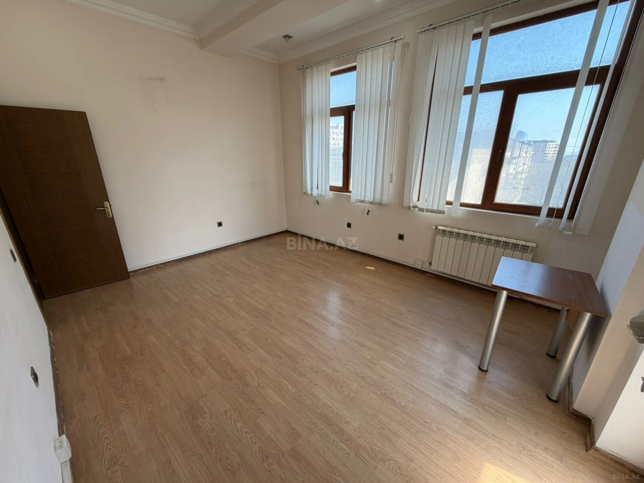 Satılır 4 otaqlı mənzil 135 m²