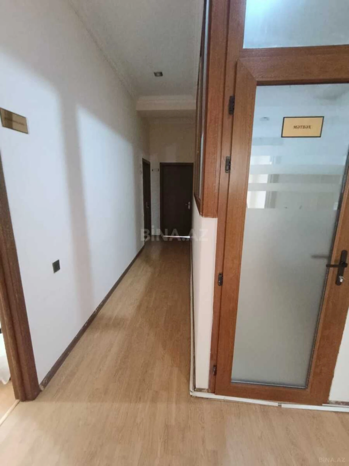 Satılır 4 otaqlı mənzil 135 m²