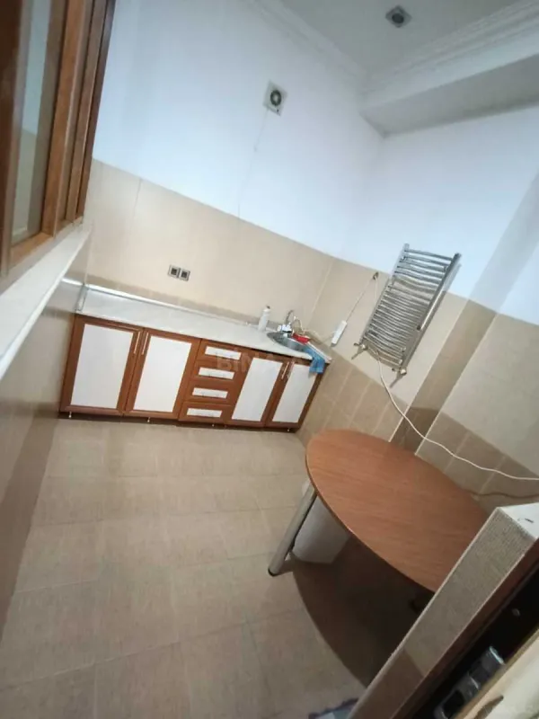 Satılır 4 otaqlı mənzil 135 m²