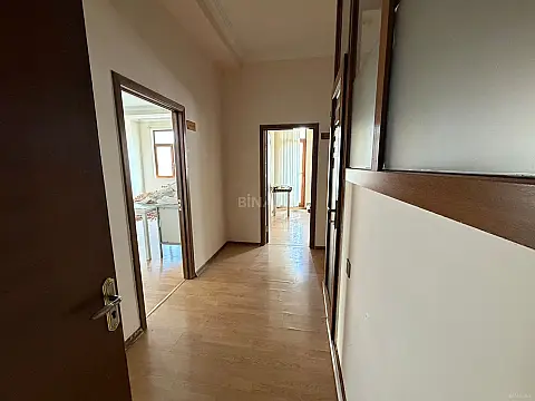 Satılır 4 otaqlı mənzil 135 m²