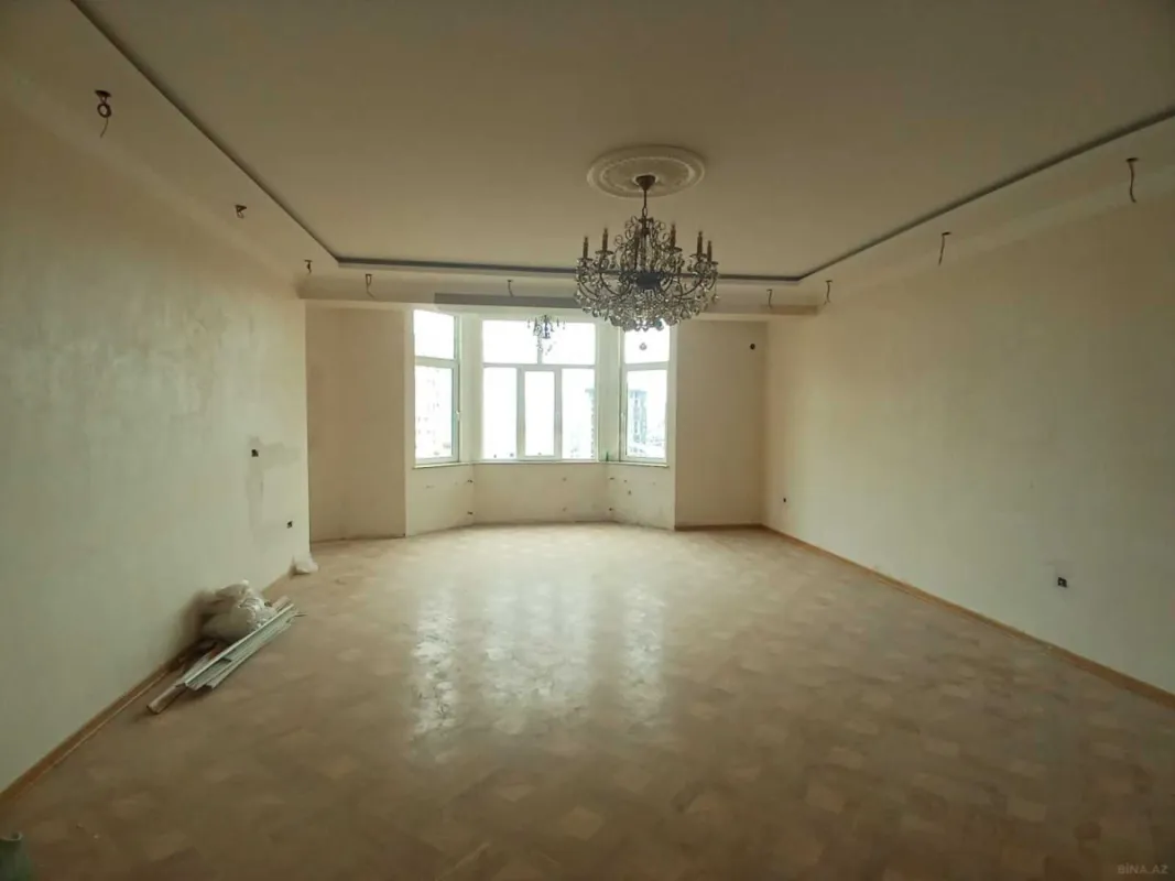 Satılır 3 otaqlı mənzil 154 m²