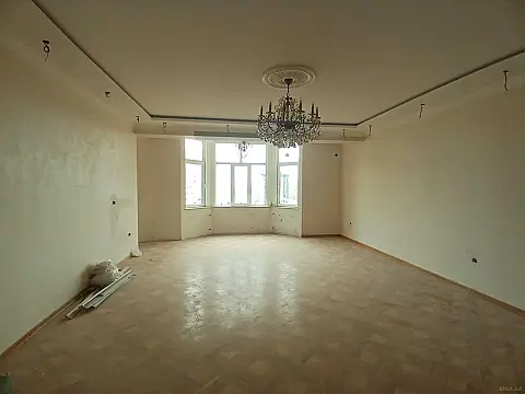 Satılır 3 otaqlı mənzil 154 m² — Bakı, Nizami 3 otaq 154.00 m²