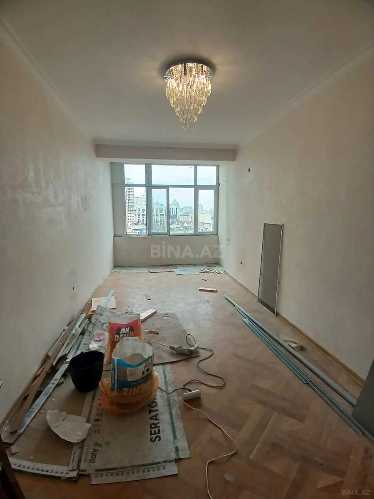 Satılır 3 otaqlı mənzil 154 m²