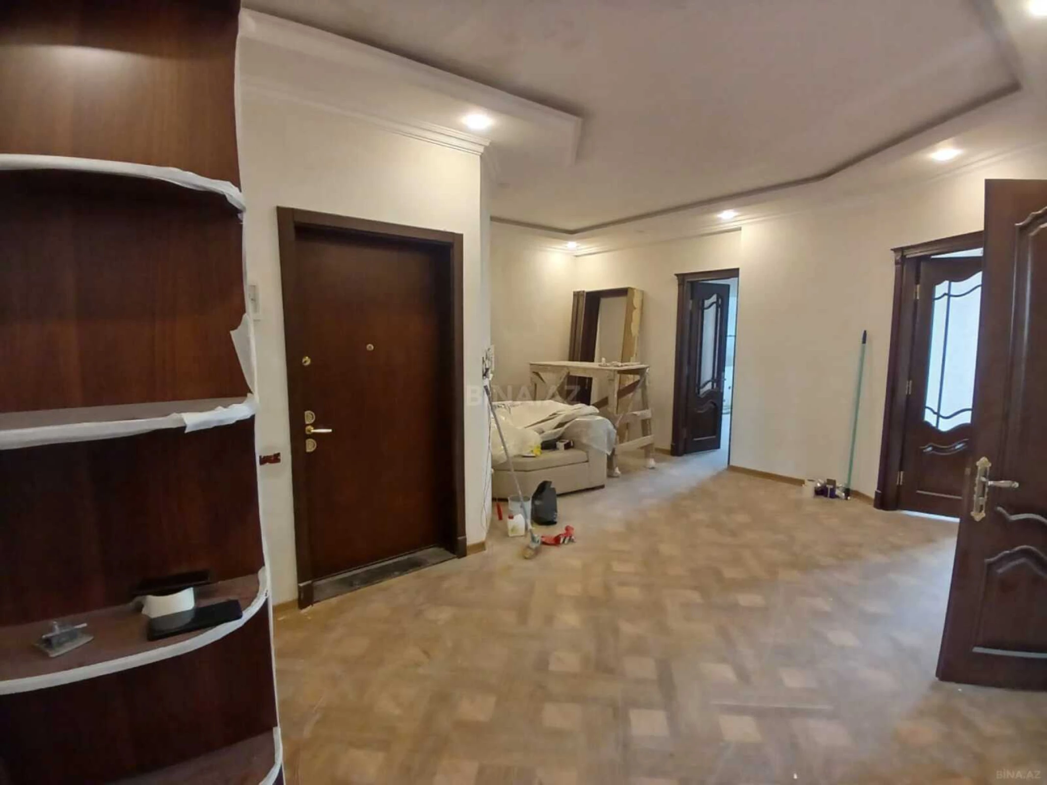 Satılır 3 otaqlı mənzil 154 m²