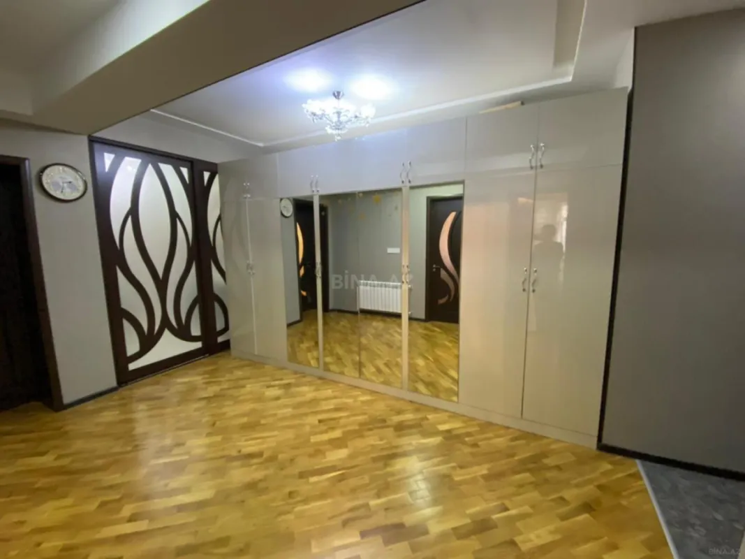 Satılır 3 otaqlı mənzil 105 m²