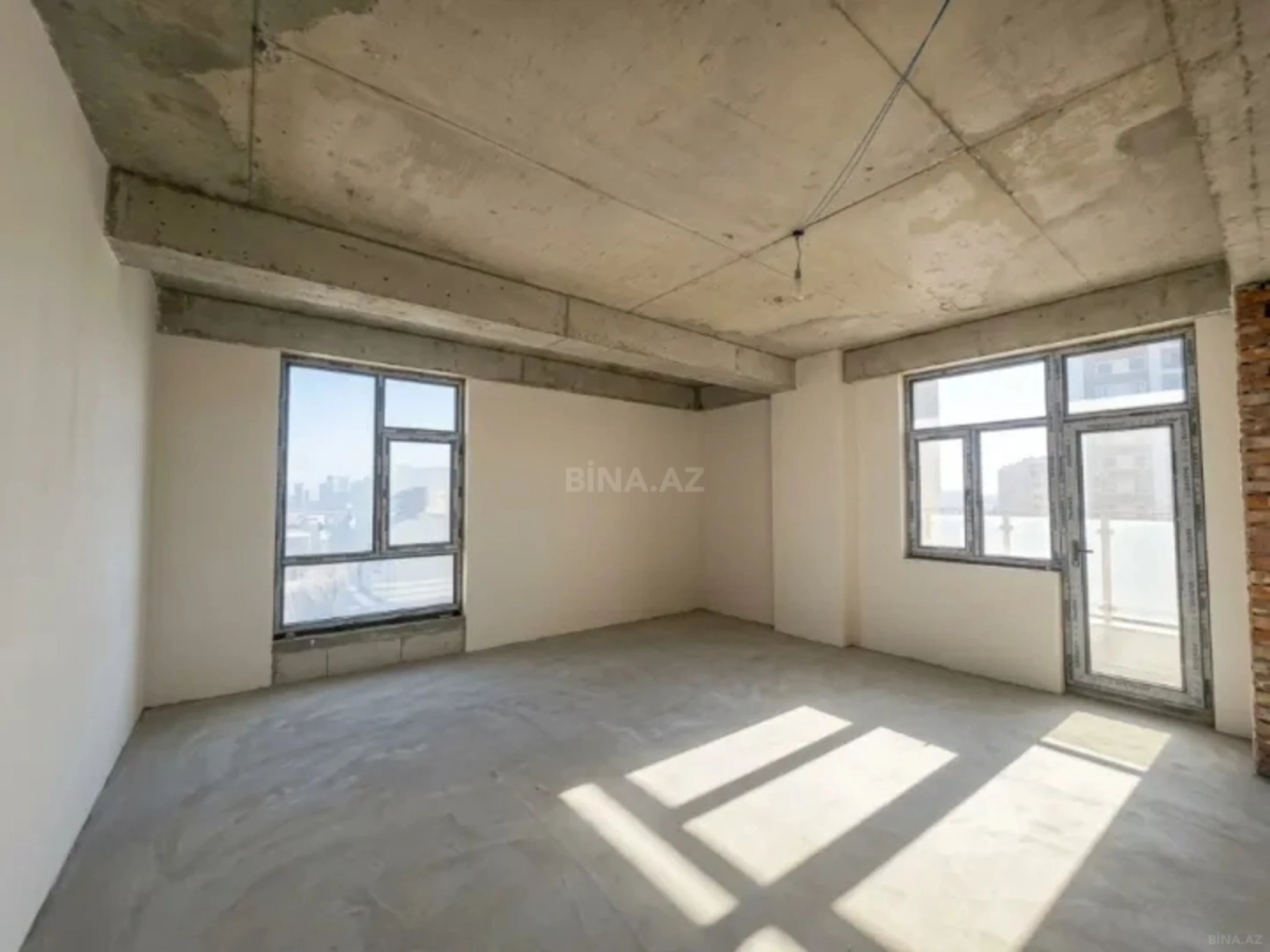 Satılır 3 otaqlı mənzil 132 m²