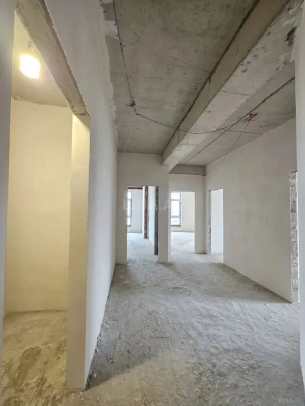 Satılır 3 otaqlı mənzil 132 m²
