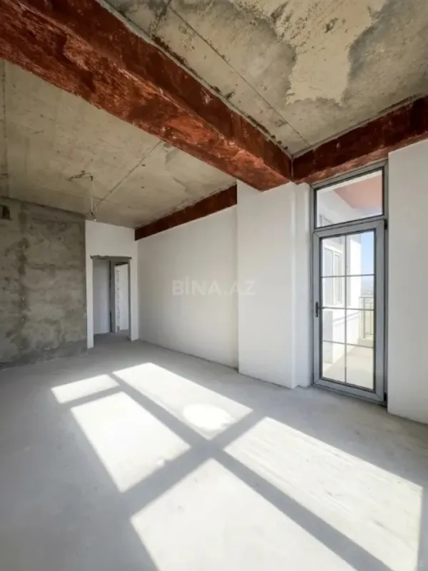 Satılır 3 otaqlı mənzil 132 m²