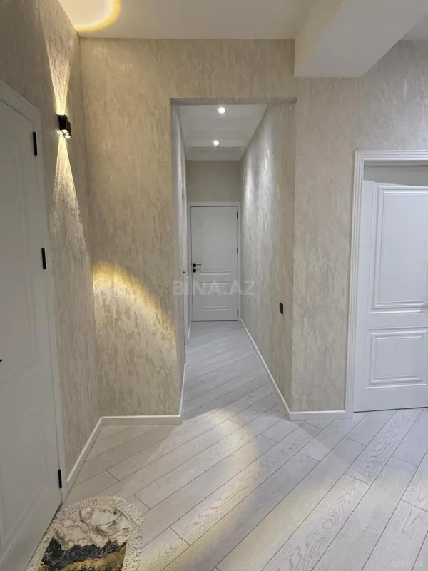 Satılır 4 otaqlı mənzil 128 m²