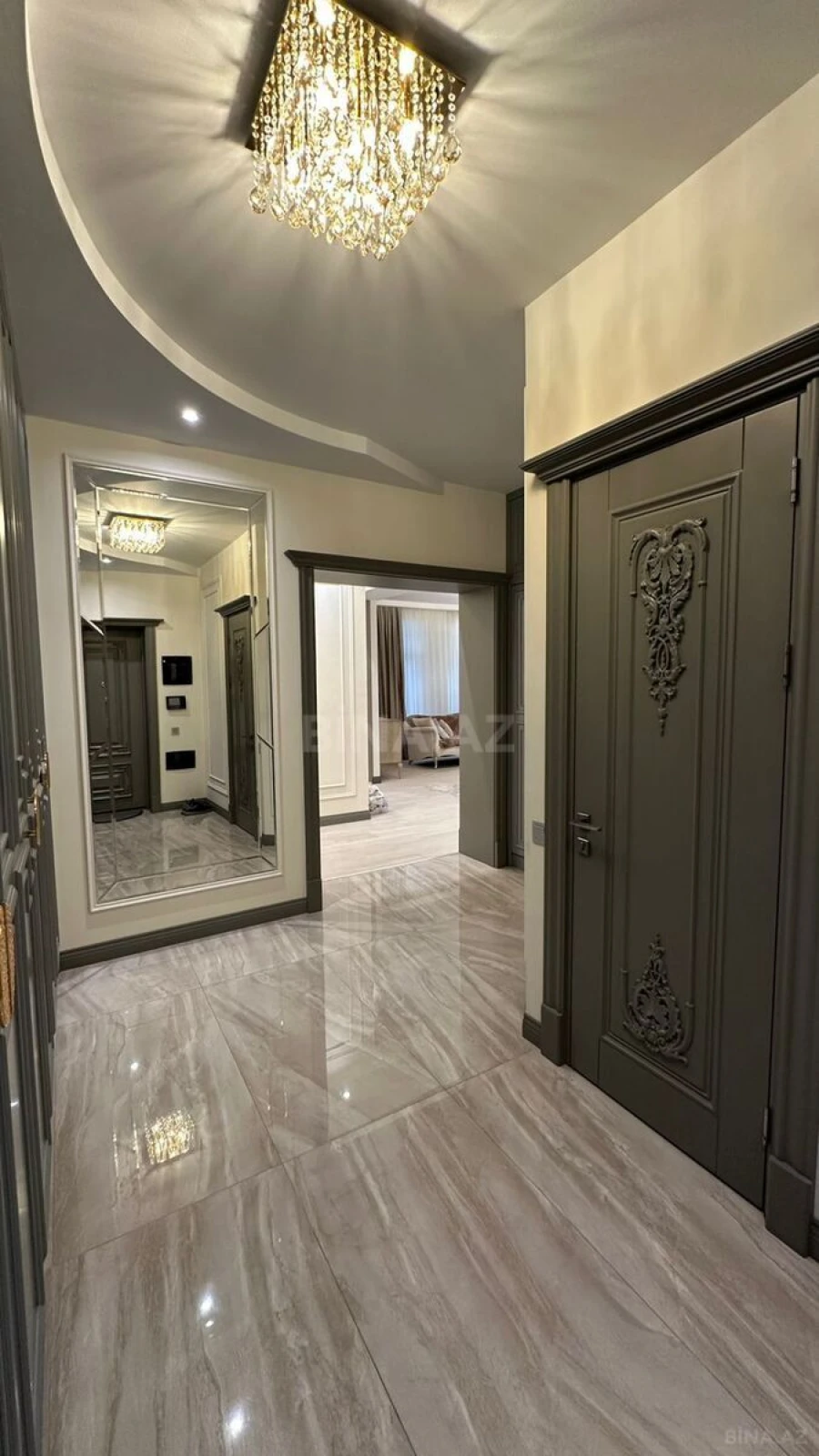 Satılır 3 otaqlı mənzil 158 m²