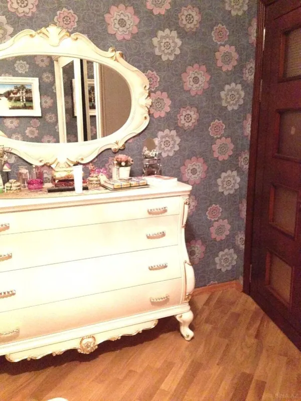 Satılır 3 otaqlı mənzil 127 m²