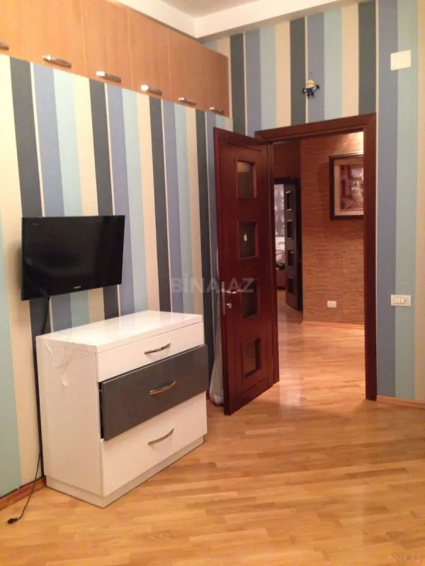 Satılır 3 otaqlı mənzil 127 m²