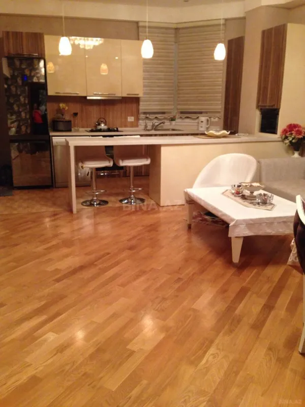 Satılır 3 otaqlı mənzil 127 m²