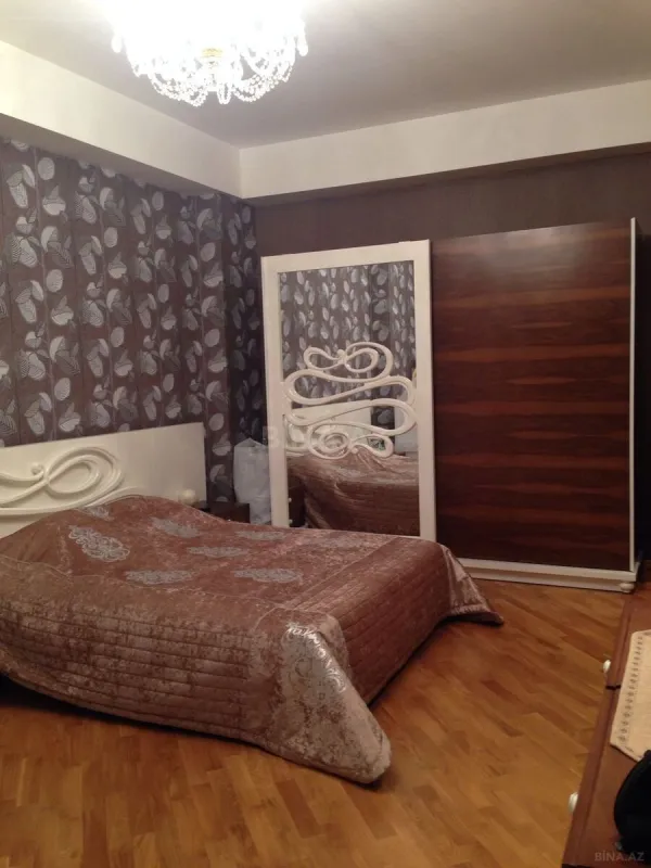 Satılır 3 otaqlı mənzil 127 m²