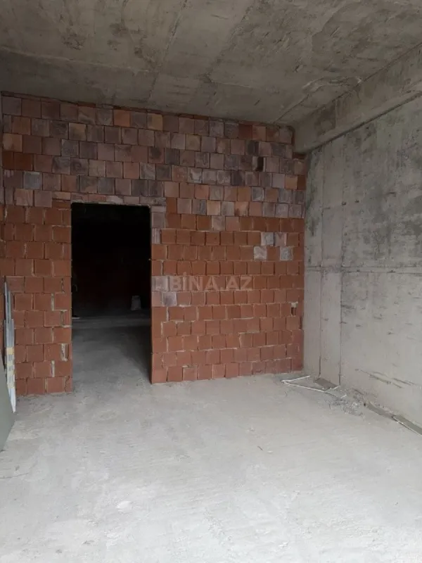 Satılır 4 otaqlı mənzil 220 m²