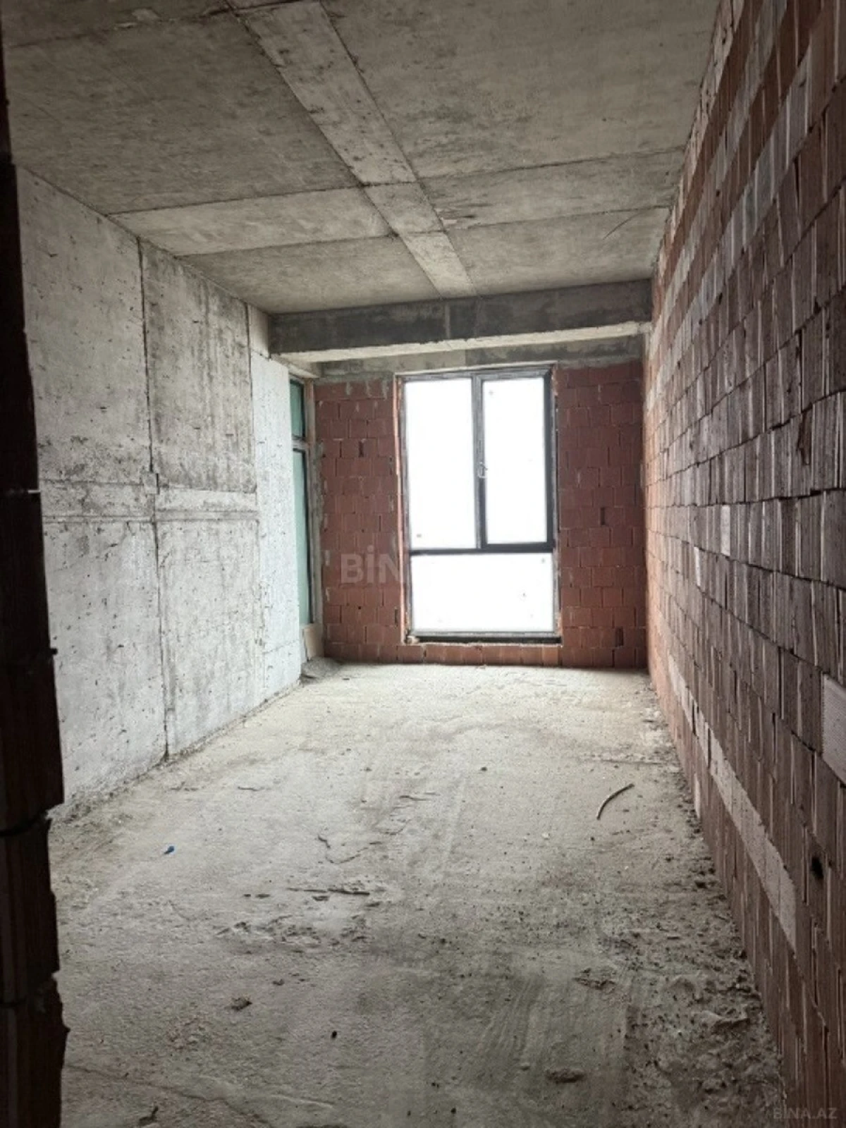 Satılır 4 otaqlı mənzil 220 m²