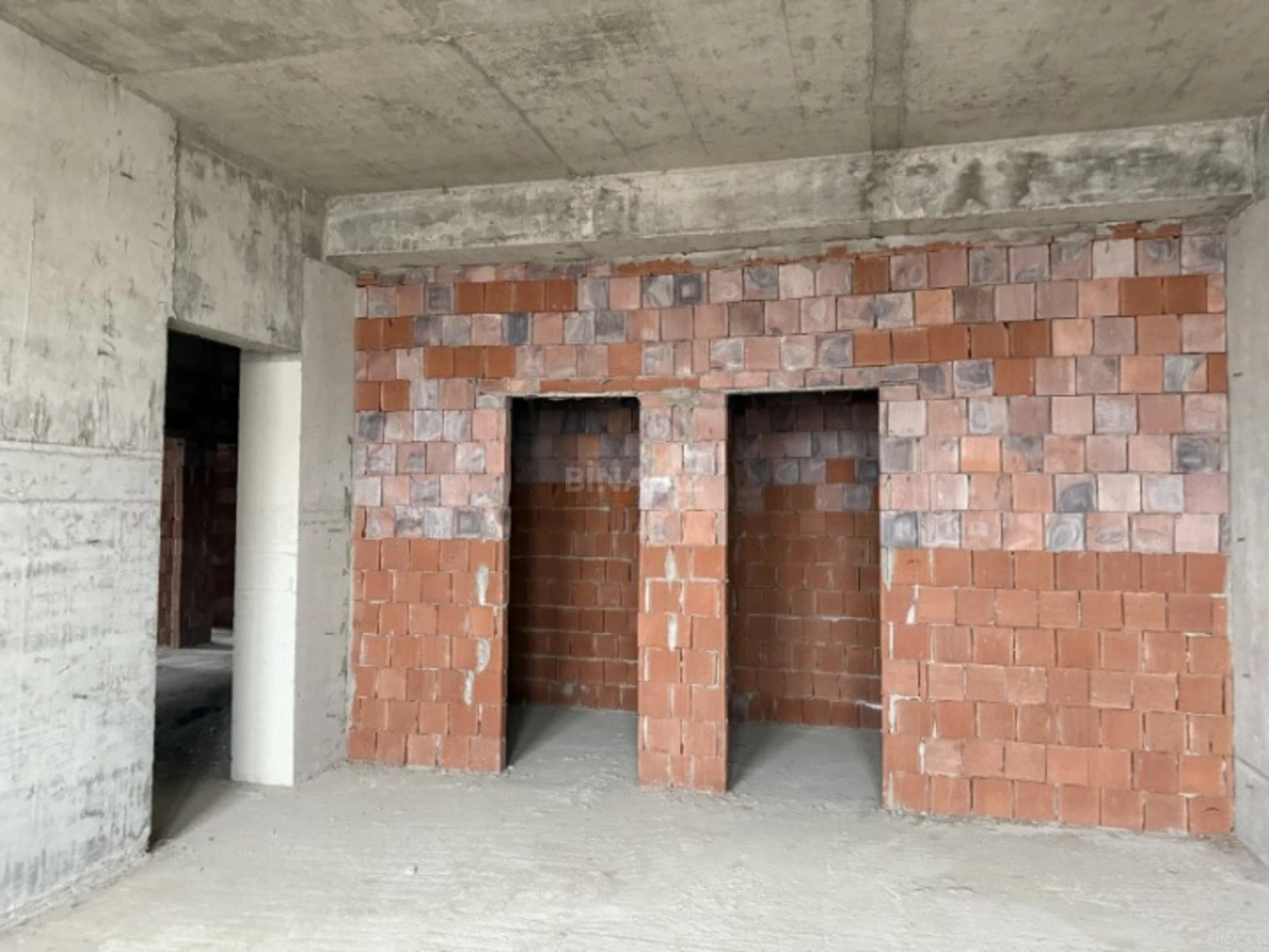 Satılır 4 otaqlı mənzil 220 m²