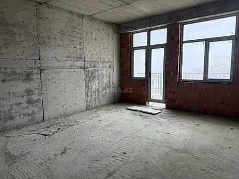 Satılır 4 otaqlı mənzil 220 m²