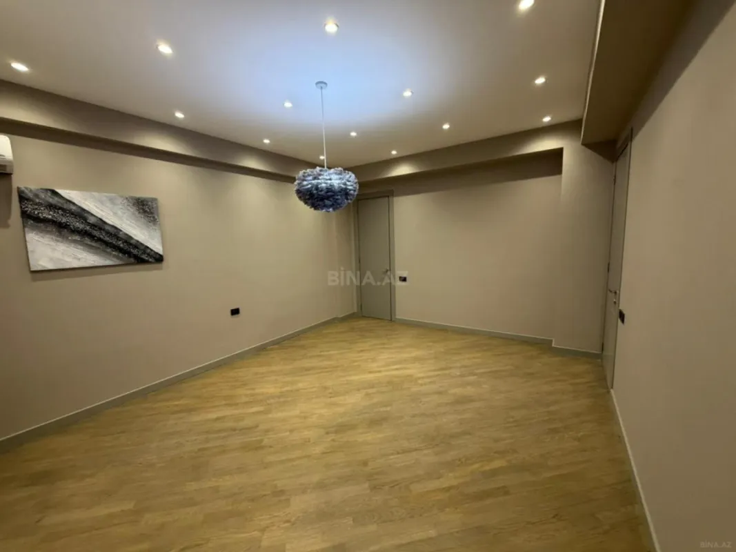 Satılır 2 otaqlı mənzil 105 m²