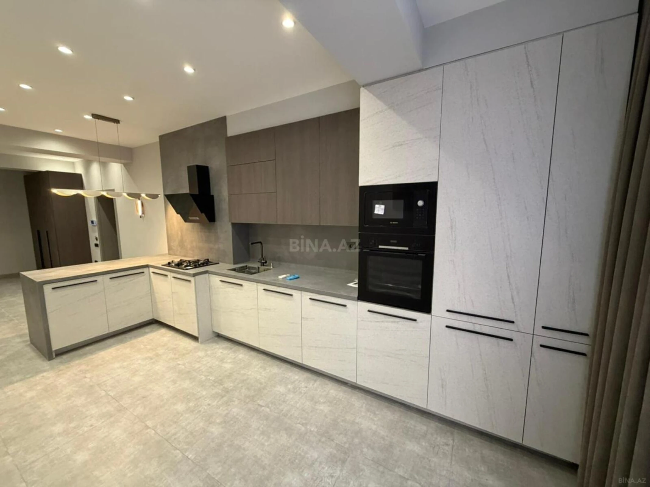Satılır 2 otaqlı mənzil 105 m²