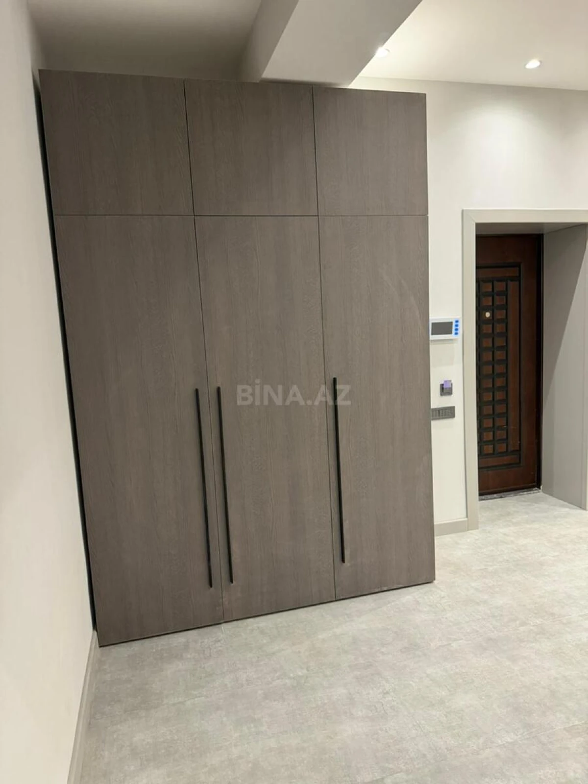 Satılır 2 otaqlı mənzil 105 m²