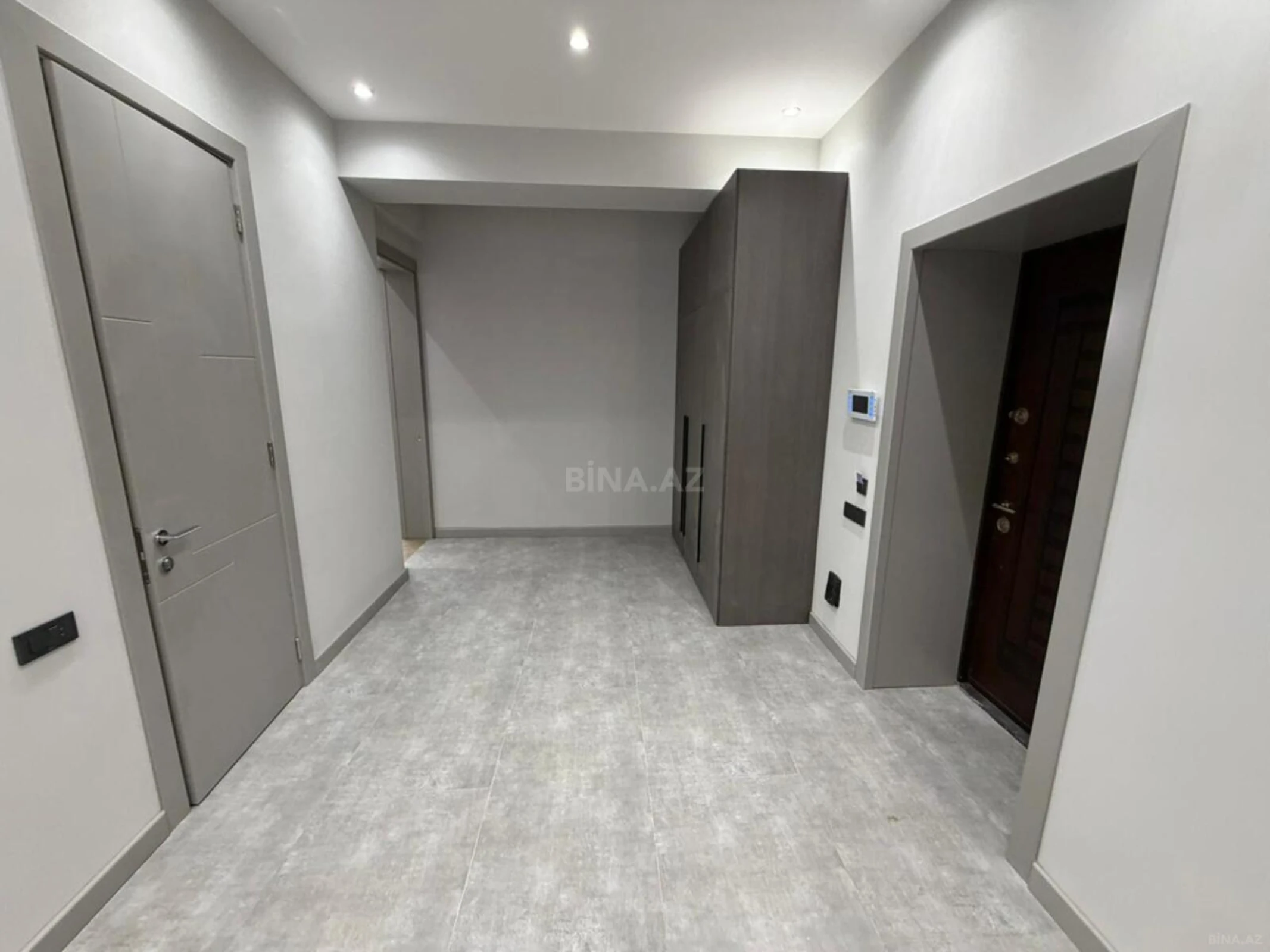 Satılır 2 otaqlı mənzil 105 m²