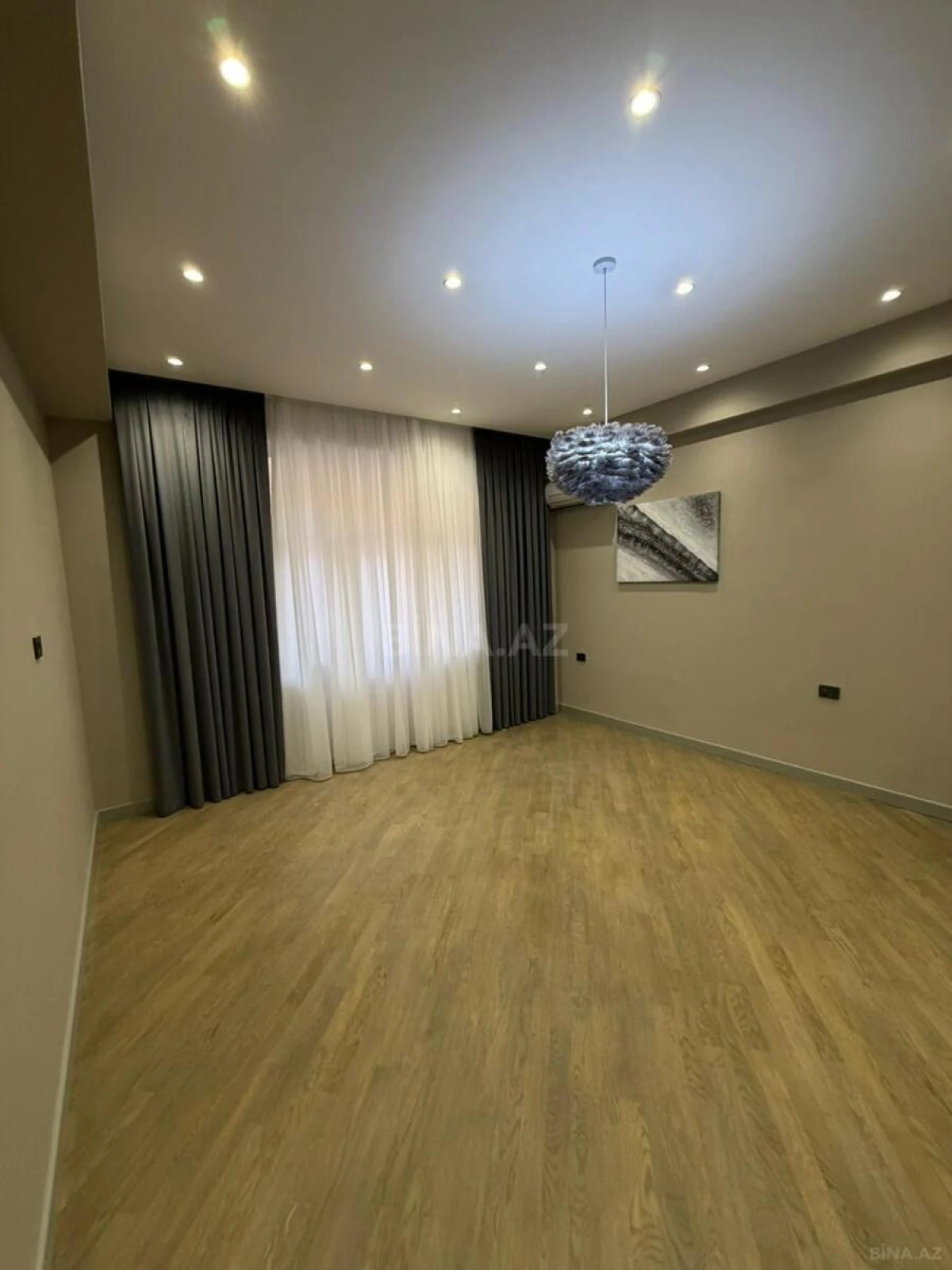 Satılır 2 otaqlı mənzil 105 m²