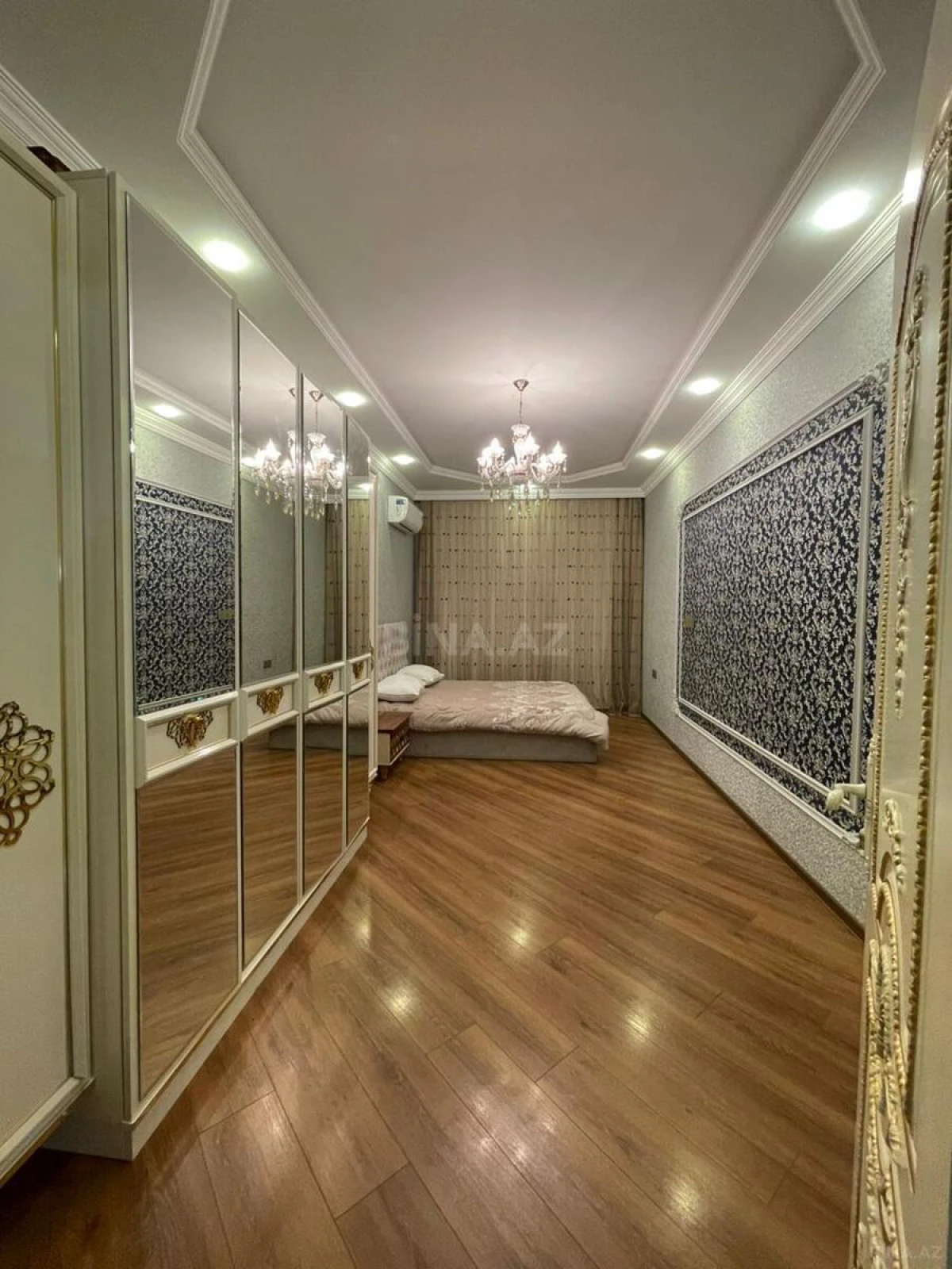 Satılır 3 otaqlı mənzil 165 m²