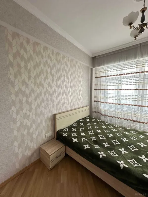 Satılır 4 otaqlı mənzil 120 m²