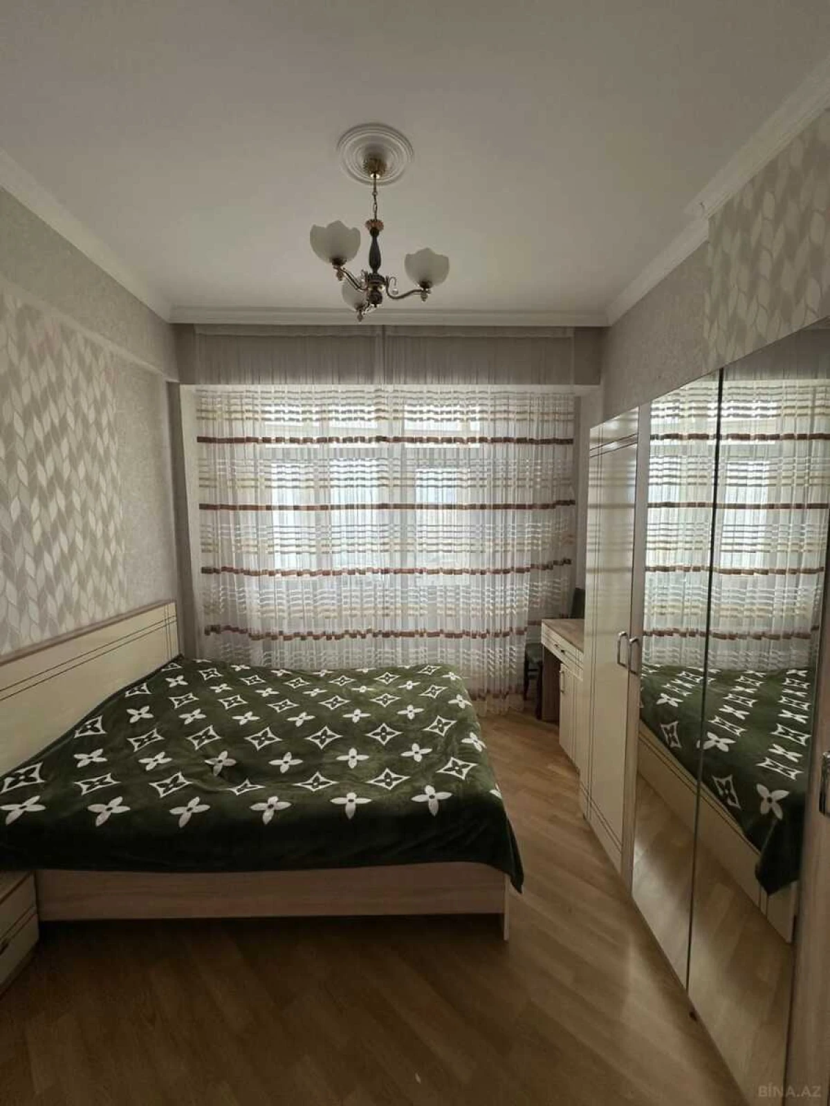 Satılır 4 otaqlı mənzil 120 m²