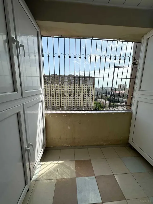 Satılır 4 otaqlı mənzil 120 m²