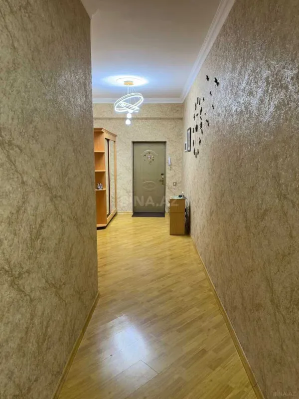 Satılır 4 otaqlı mənzil 120 m²