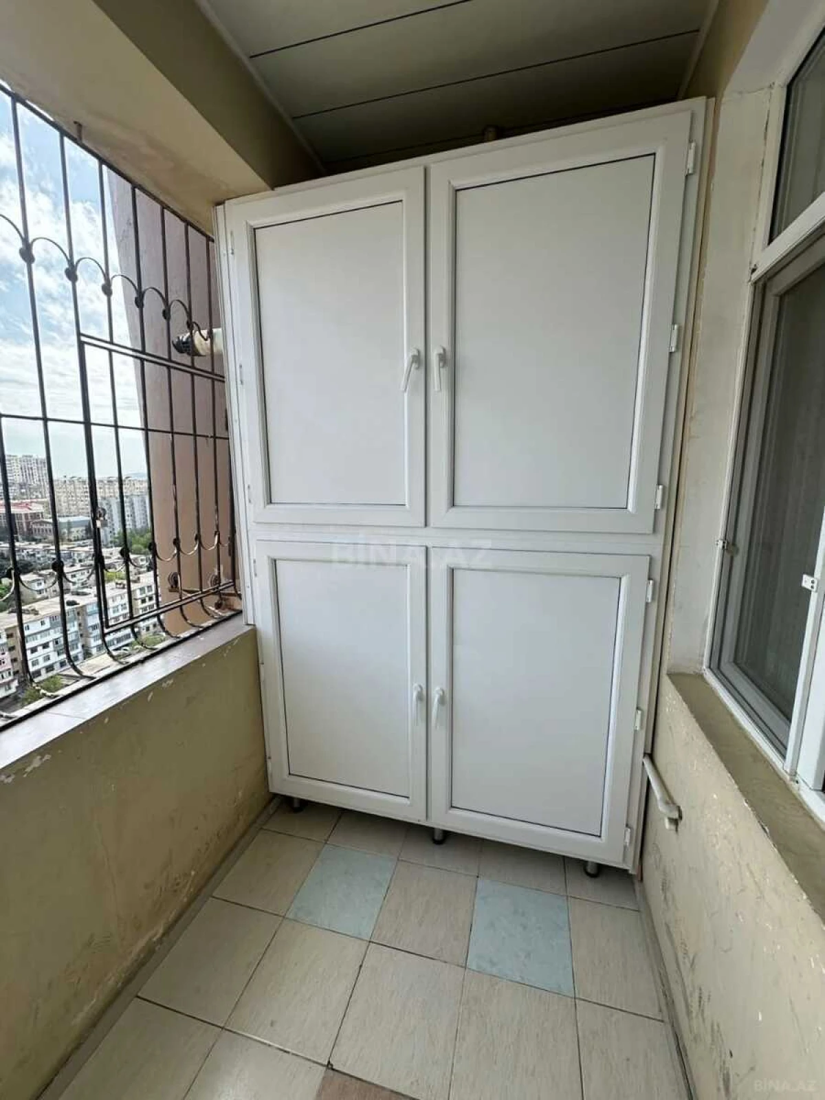 Satılır 4 otaqlı mənzil 120 m²