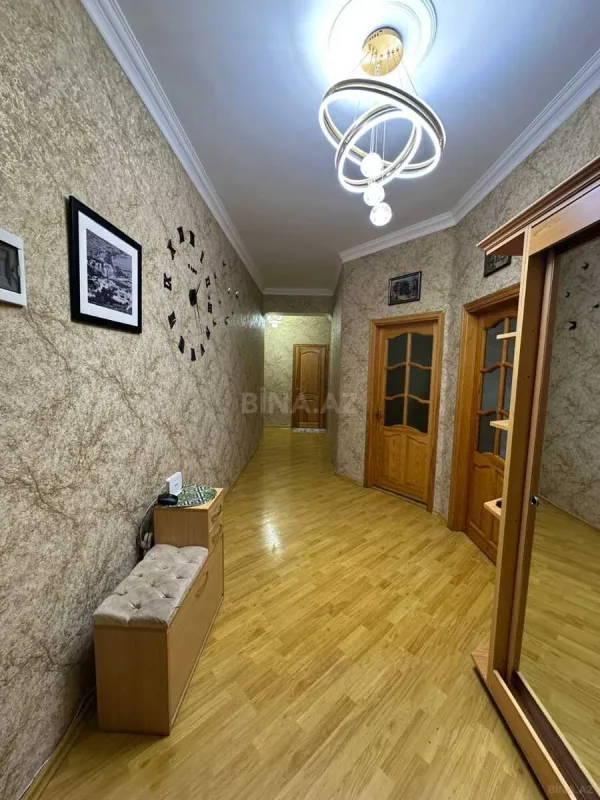 Satılır 4 otaqlı mənzil 120 m²