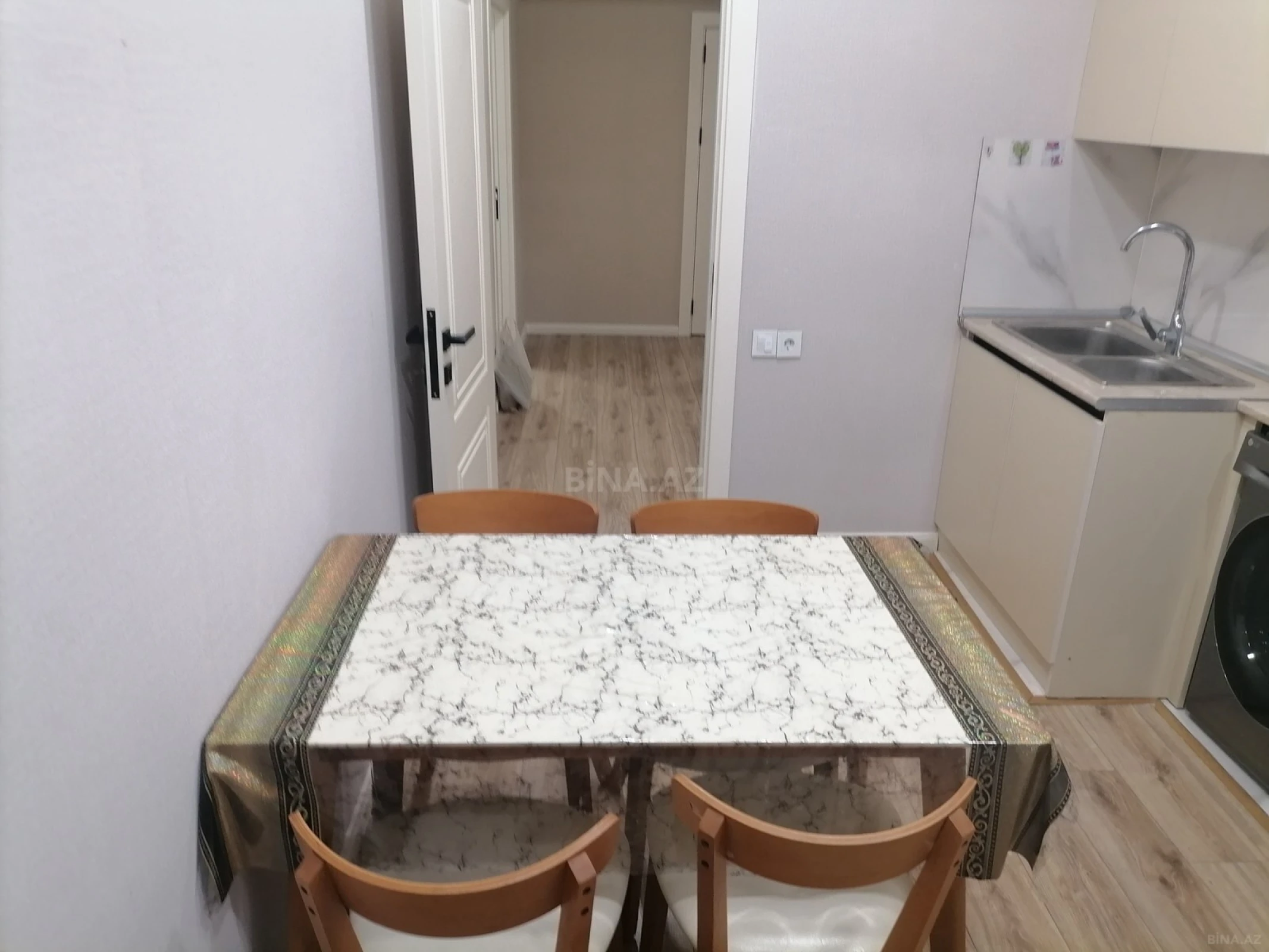 Kirayə verilir 2 otaqlı mənzil 68 m²