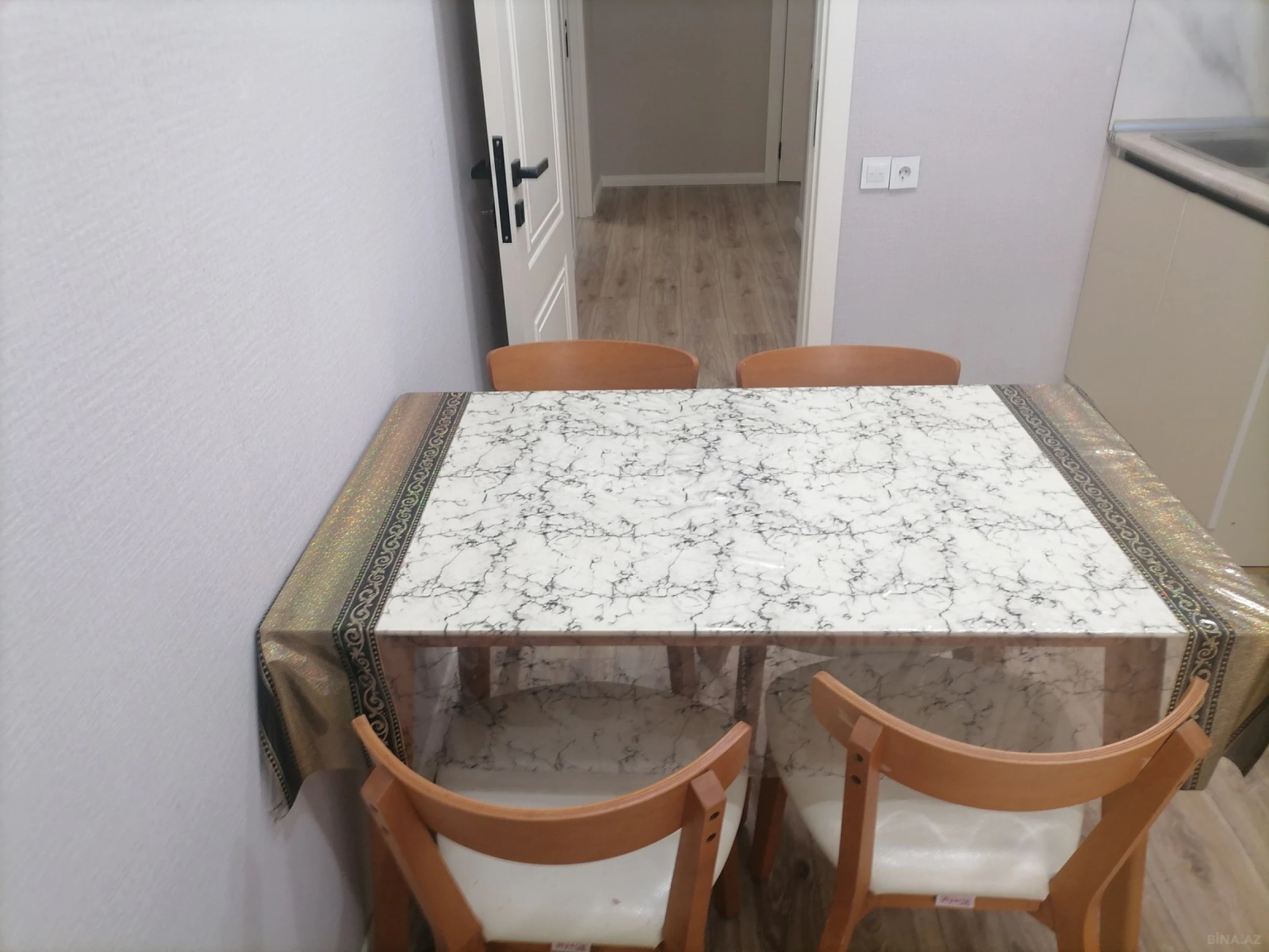 Kirayə verilir 2 otaqlı mənzil 68 m²
