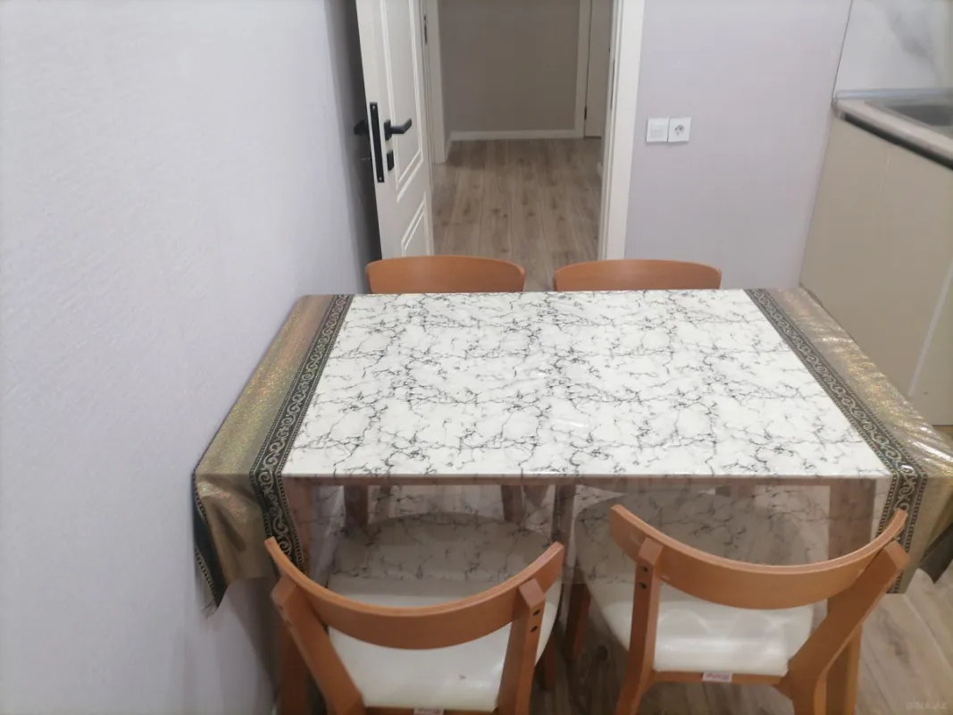 Kirayə verilir 2 otaqlı mənzil 68 m²