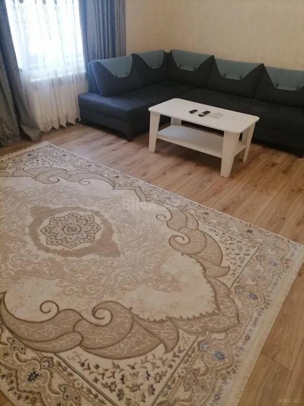 Kirayə verilir 2 otaqlı mənzil 68 m²