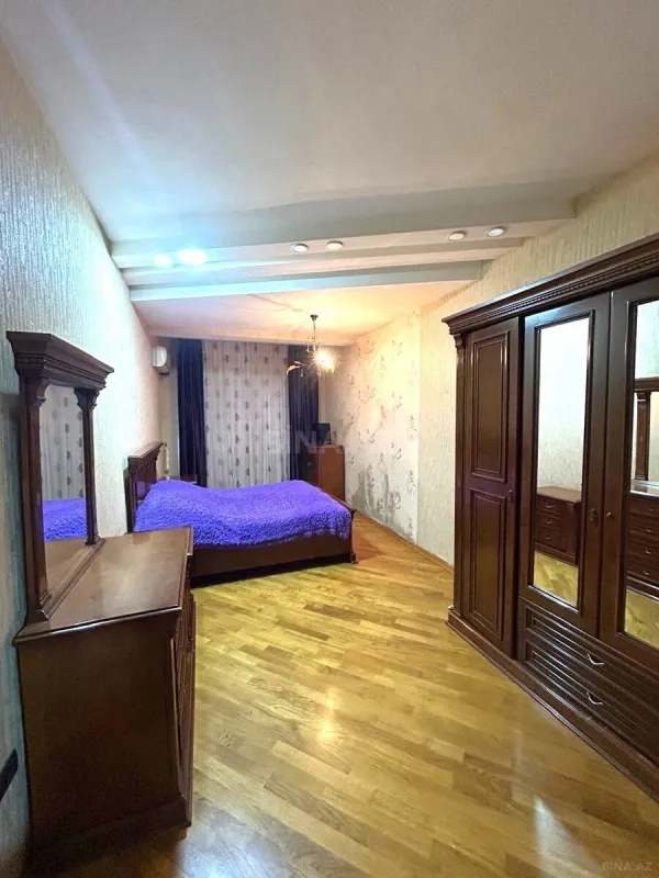 Satılır 3 otaqlı mənzil 128 m²