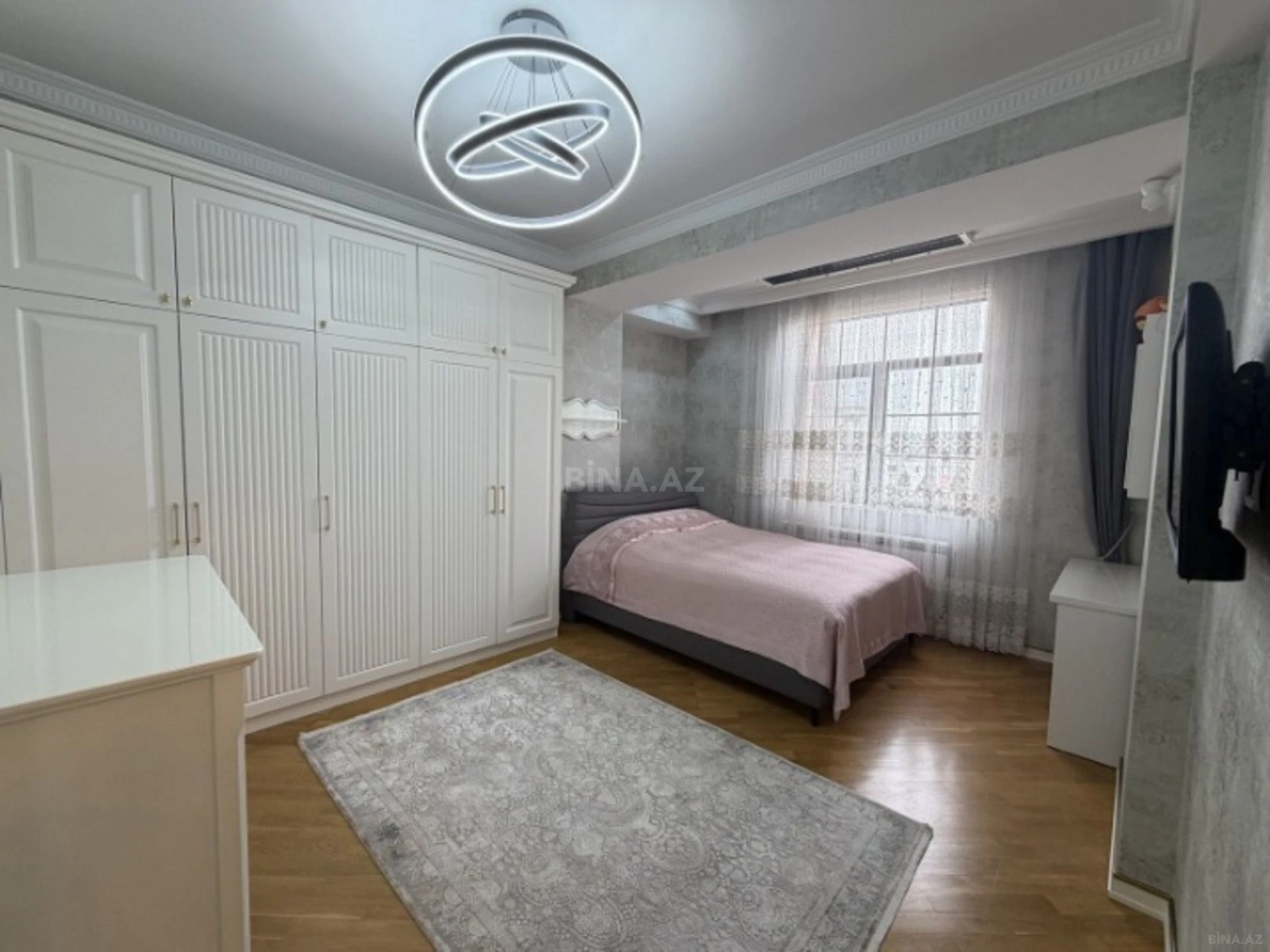 Satılır 3 otaqlı mənzil 154 m²