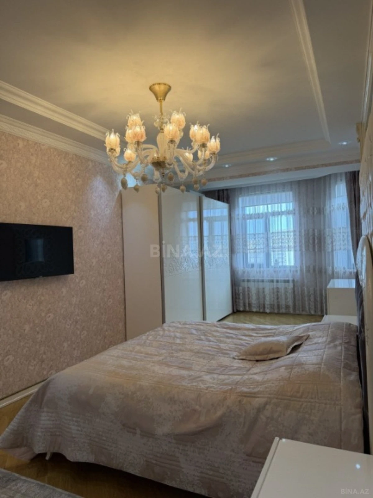 Satılır 3 otaqlı mənzil 154 m²