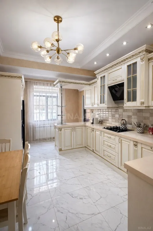 Satılır 3 otaqlı mənzil 154 m²