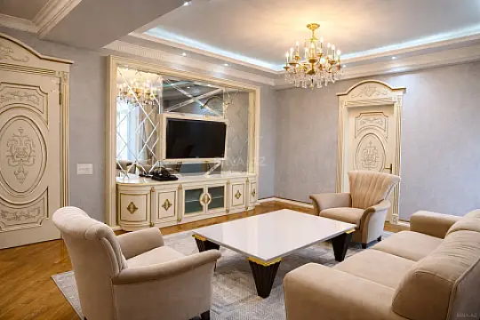 Satılır 3 otaqlı mənzil 154 m²