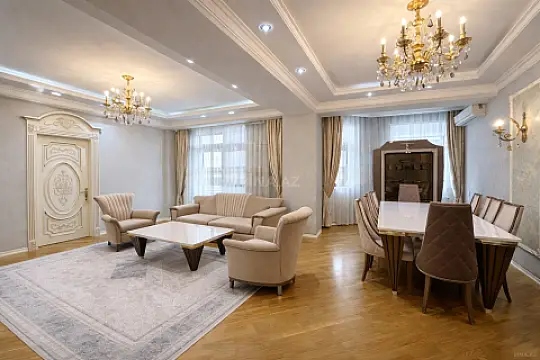 Satılır 3 otaqlı mənzil 154 m²