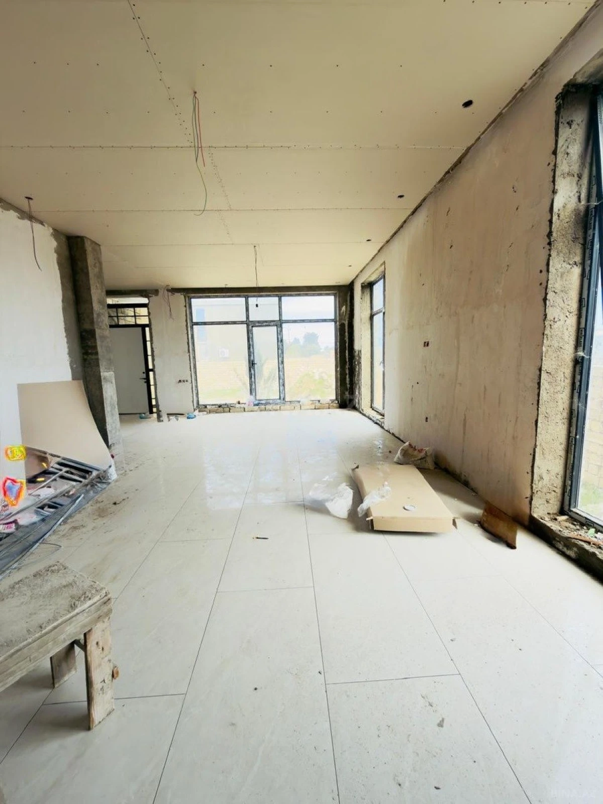 Satılır 5 otaqlı həyət evi 240 m²