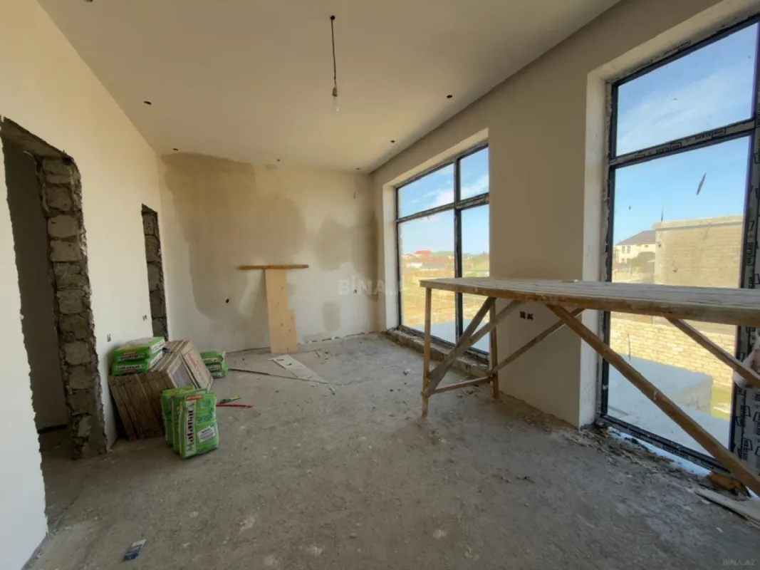 Satılır 5 otaqlı həyət evi 240 m²