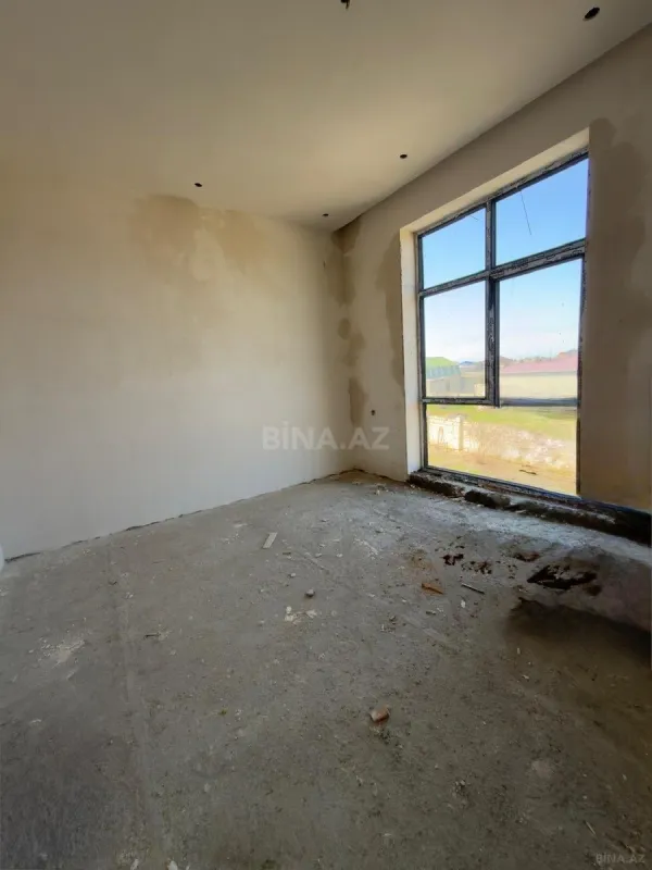 Satılır 5 otaqlı həyət evi 240 m²